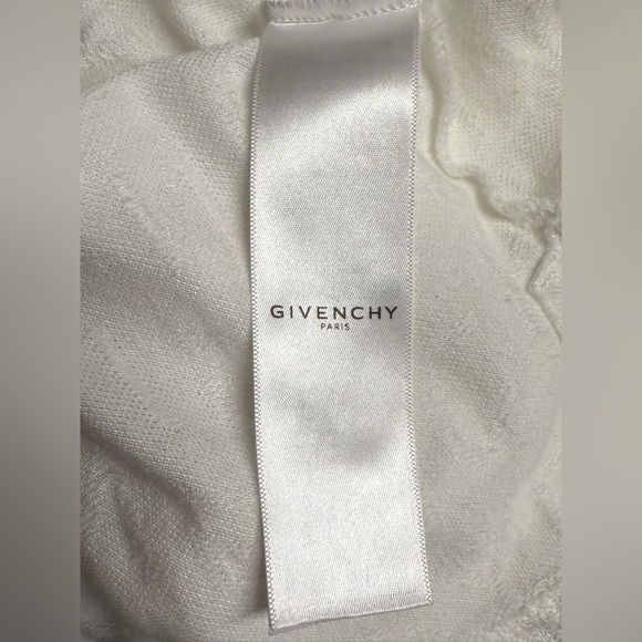 GIVENCHY
Collar Short Sleeve Polo Shirt
Size: L - Picture 2 of 3
